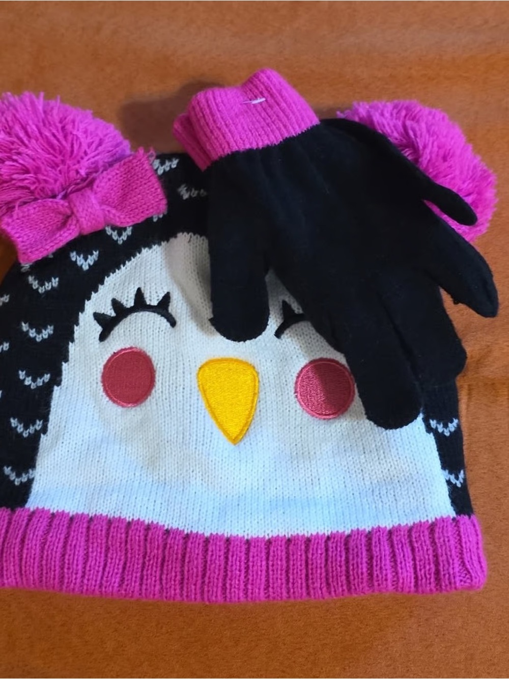 Girls Penguin winter hat and gloves set